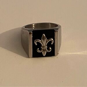 Brand new biker belt buckle (35$) also new wolf (25$) and saints (87$)rings.